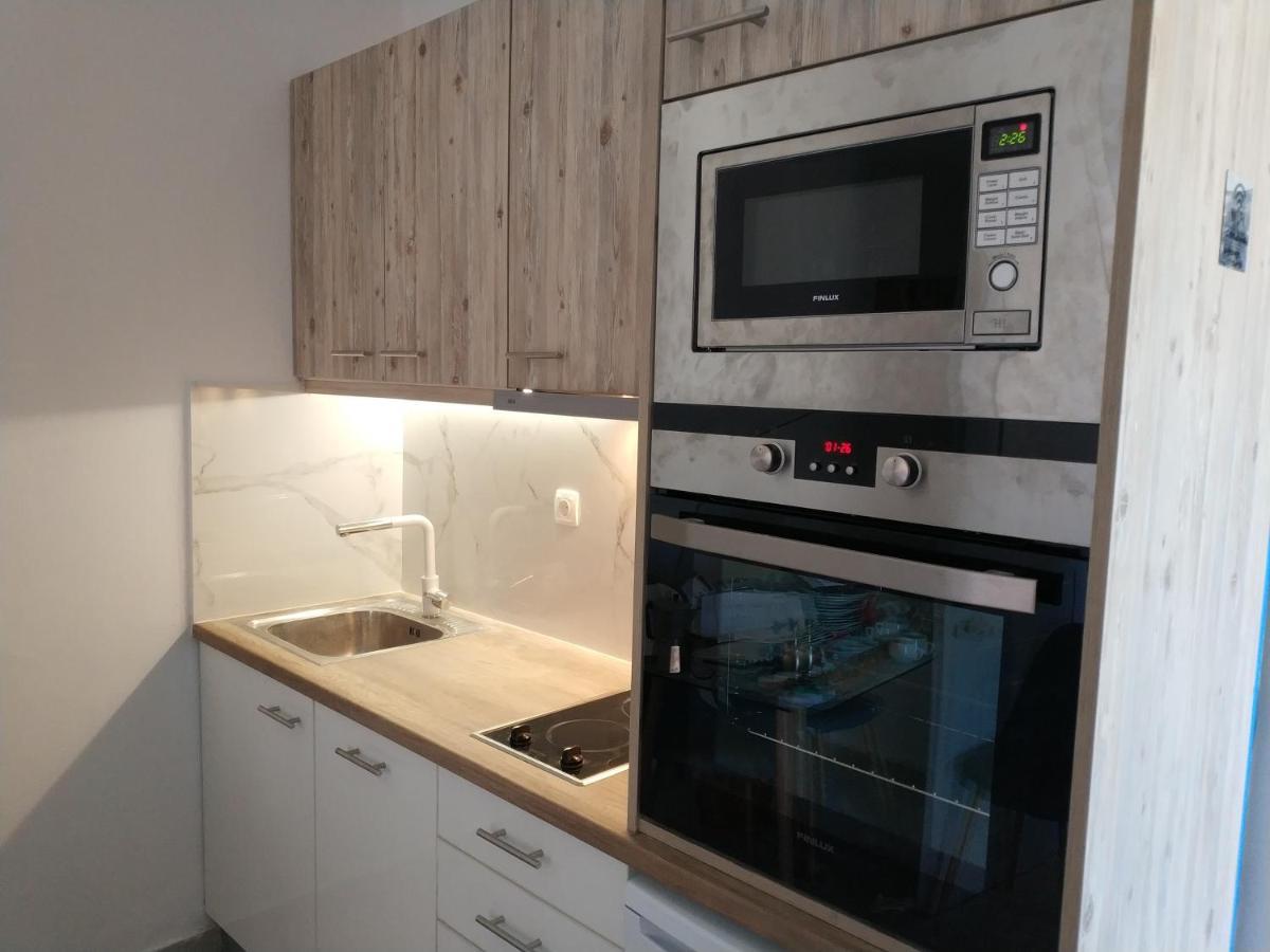 Nikos Apartments Agia Marina  Phòng bức ảnh