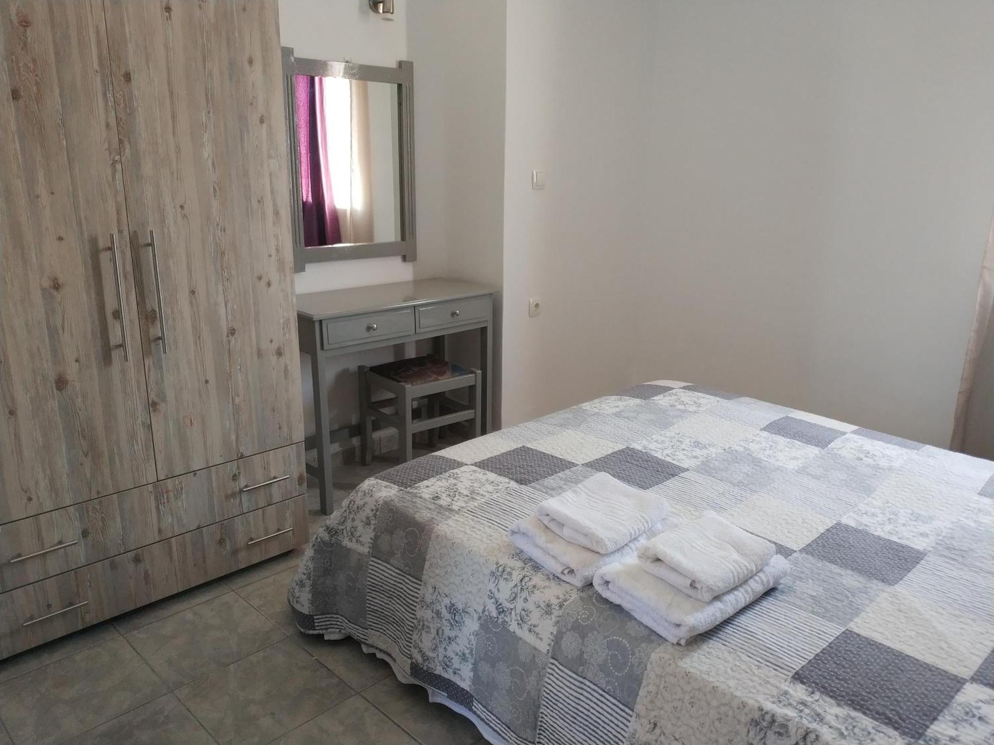 Nikos Apartments Agia Marina  Phòng bức ảnh