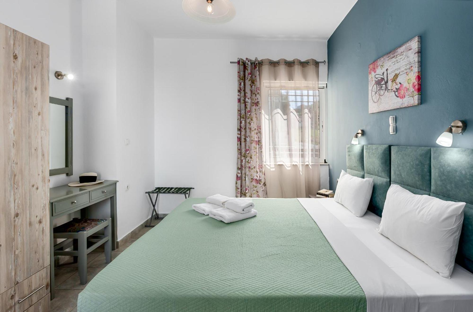 Nikos Apartments Agia Marina  Ngoại thất bức ảnh