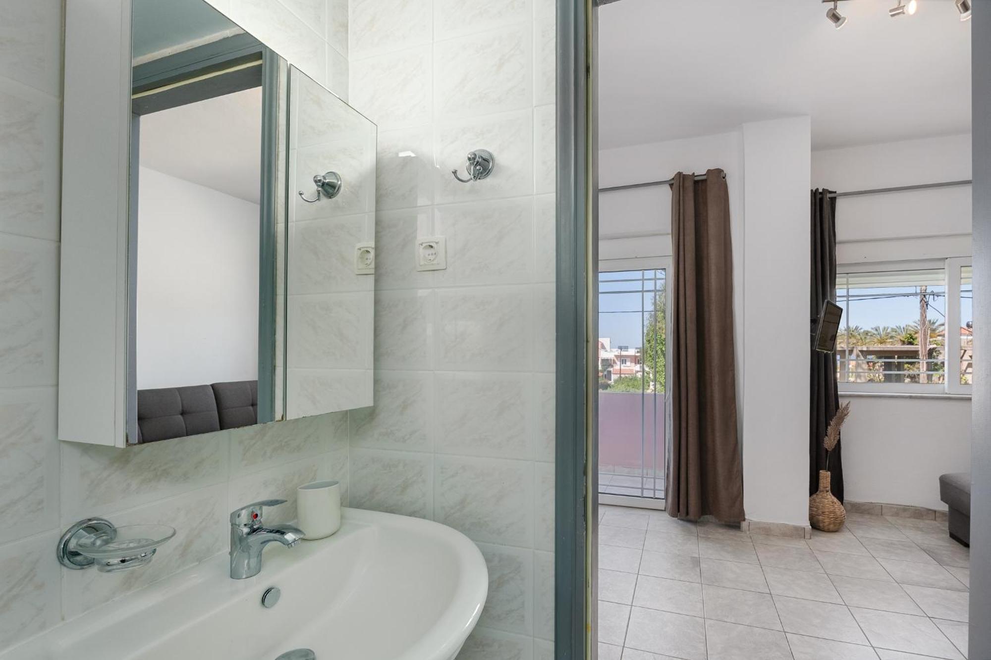 Nikos Apartments Agia Marina  Ngoại thất bức ảnh
