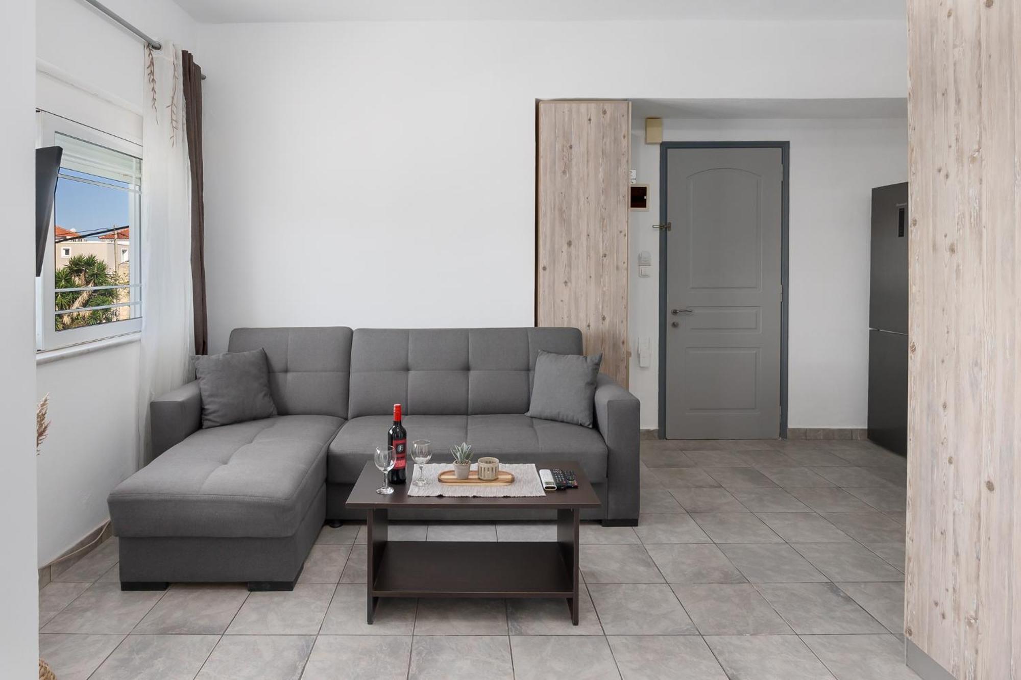 Nikos Apartments Agia Marina  Ngoại thất bức ảnh
