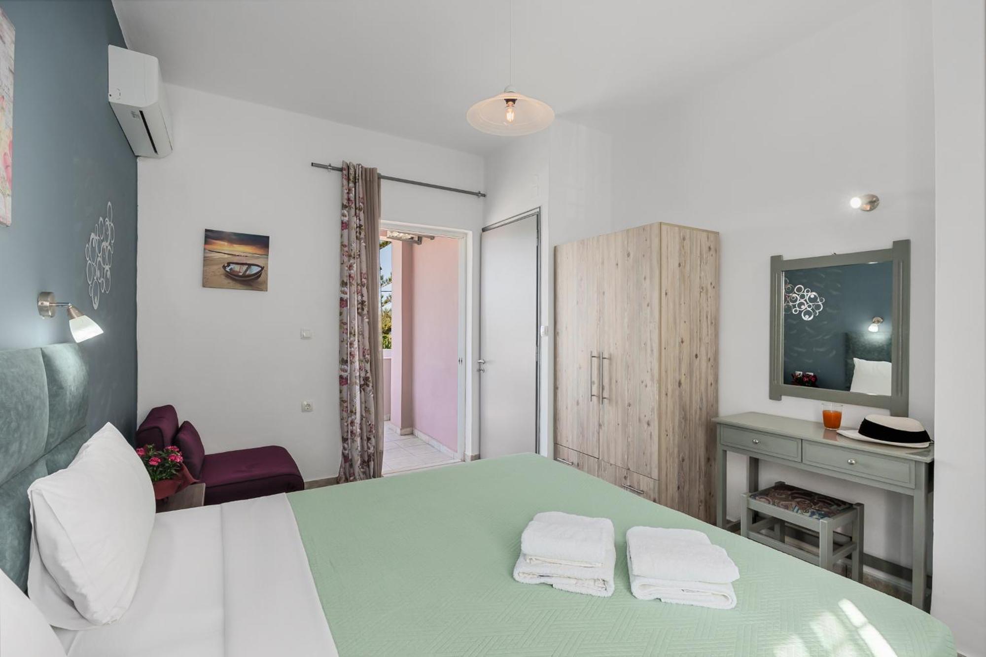 Nikos Apartments Agia Marina  Ngoại thất bức ảnh