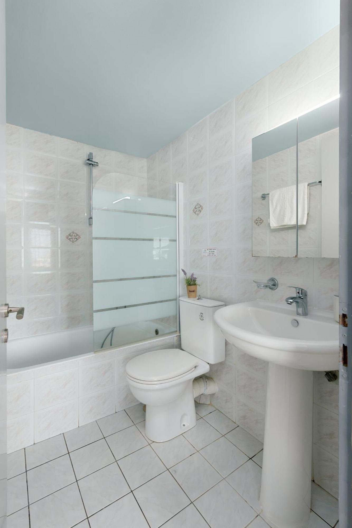 Nikos Apartments Agia Marina  Ngoại thất bức ảnh